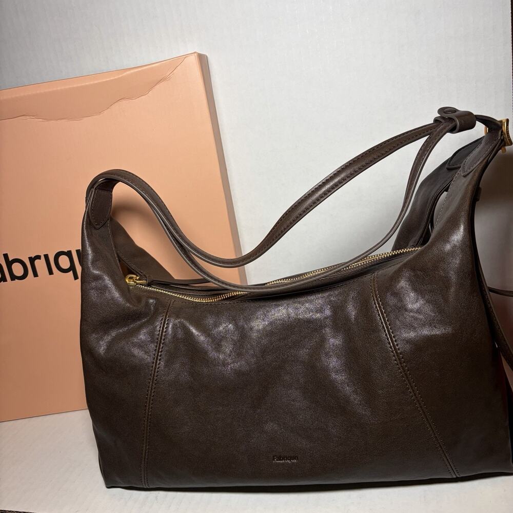 Fabrique Aura Slouchy Medium Hobo Bag in Vegetable-Tanned Leather